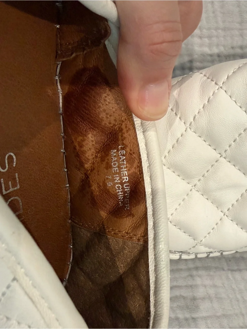 J/SLIDES quilted white